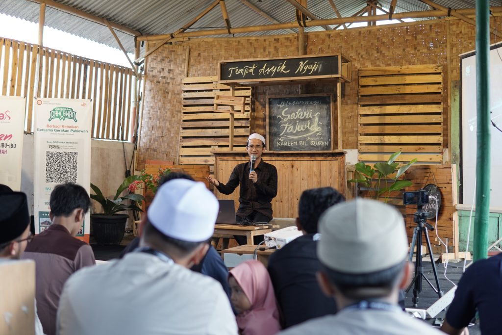 Penyampaian materi "Urgensi Tajwid" dalam Program Safari Tajwid Banjarnegara bersama Komunitas Dujuguran Ngaji Purbalingga