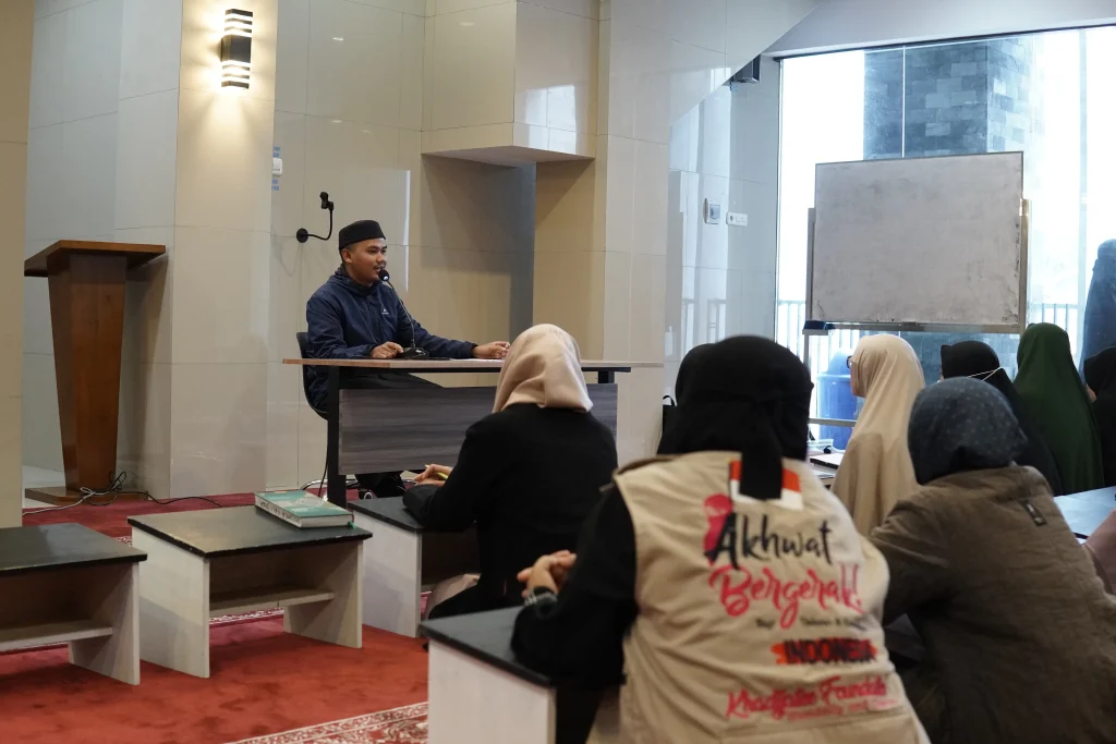 Penyampaian materi "Urgensi Tajwid" dalam Program Safari Tajwid Banjarnegara bersama Komunitas Akhwat Begerak Banjarnegara