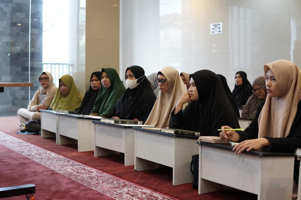 Foto Peserta dalam sesi Penyampaian materi "Urgensi Tajwid" dalam Program Safari Tajwid Banjarnegara bersama Komunitas Akhwat Begerak Banjarnegara
